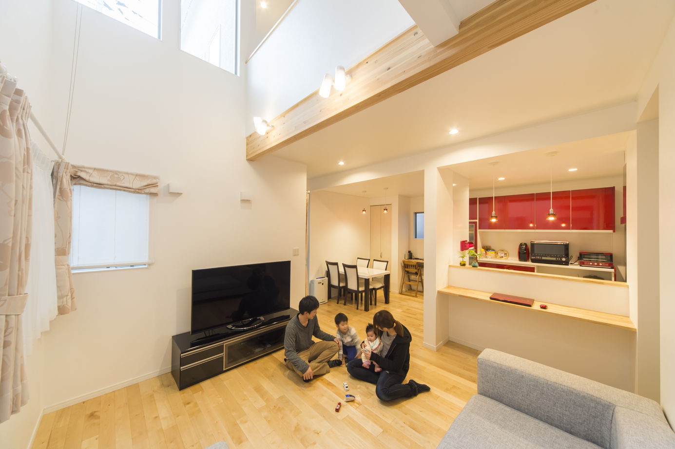 VIVACE / 中谷建設工業 【1500万円～2000万円台】日当たりが悪い立地でも、吹き抜けで光を集める明るいお家の建築実例画像4