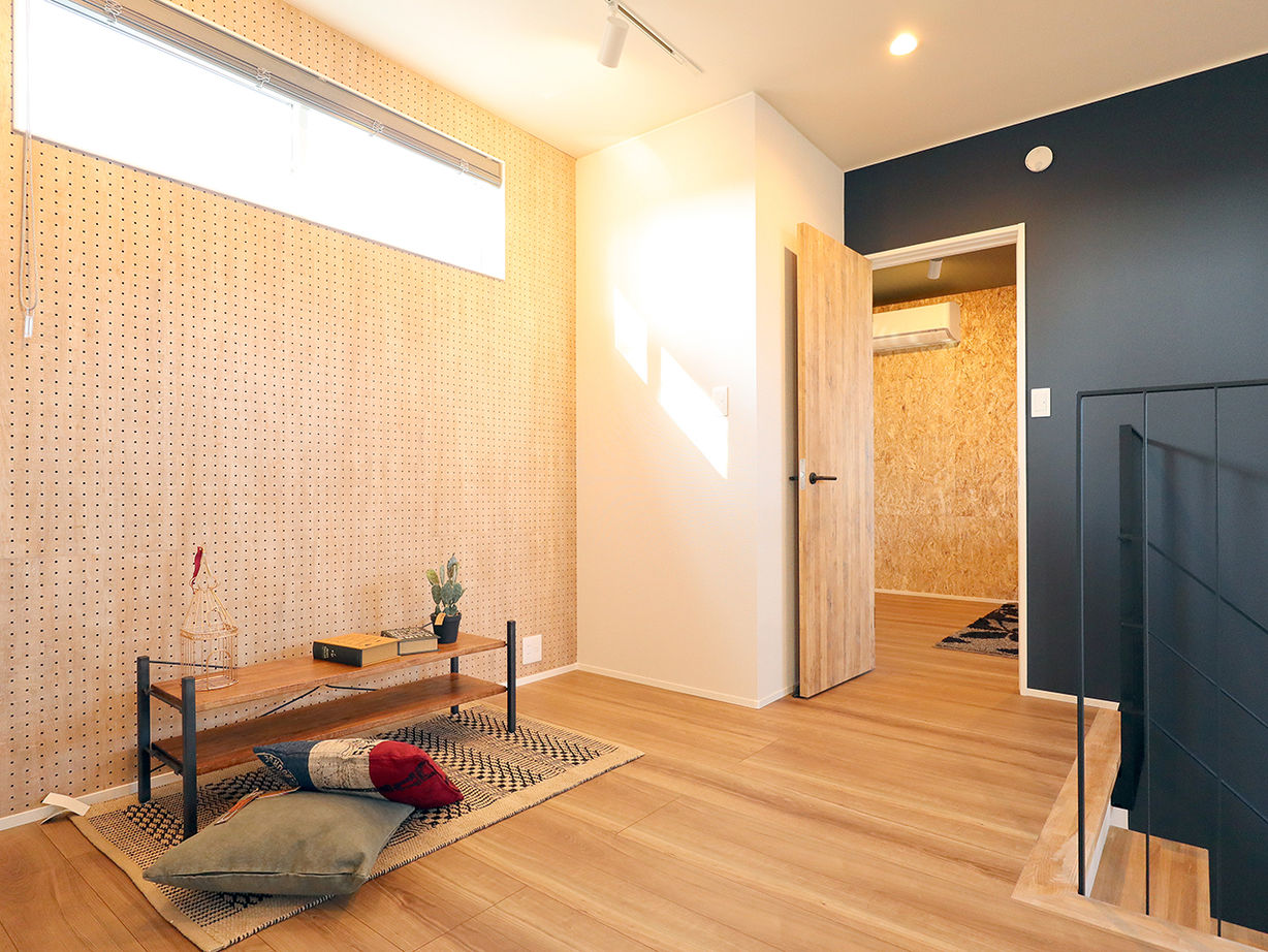 メゾンデザイン工房 ナチュラルさとかっこよさの融合。全開口サッシで外に、吹き抜けで2階に広がる、開放的な住まいの建築実例画像5