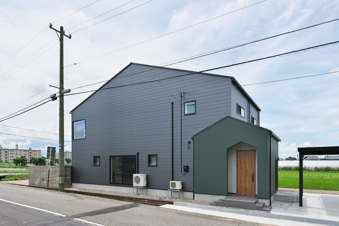Suumo シンプルな切妻屋根にドックヤードが映える家 メゾンデザイン工房 の建築実例詳細 注文住宅
