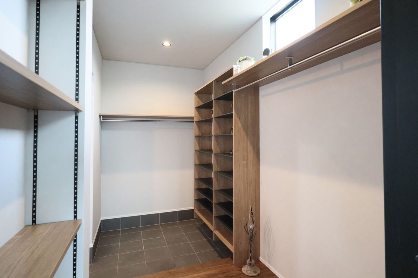 メゾンデザイン工房 ブルックリンスタイルが持つ重厚感ある明るい住まいの建築実例画像4