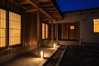 hoku archidesign 【間取図有｜4000万円以上｜4LDK｜平屋｜建築家と建てる】古材や古建具も活かしたT字型の二世帯住宅の建築実例画像7