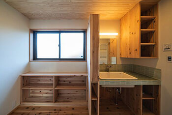 hoku archidesign 【間取図有｜4000万円以上｜4LDK｜平屋｜建築家と建てる】古材や古建具も活かしたT字型の二世帯住宅の建築実例画像9