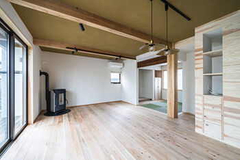 hoku archidesign 【間取図有｜3500～3999万円｜4LDK｜建築家と建てる】手塗りの左官仕上げがかっこいい二世帯住宅の建築実例画像3