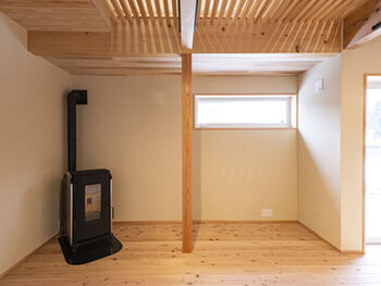 hoku archidesign 【間取図有｜3500～3999万円｜4LDK｜建築家と建てる】自然素材たっぷり！アトリエもある家の建築実例画像4