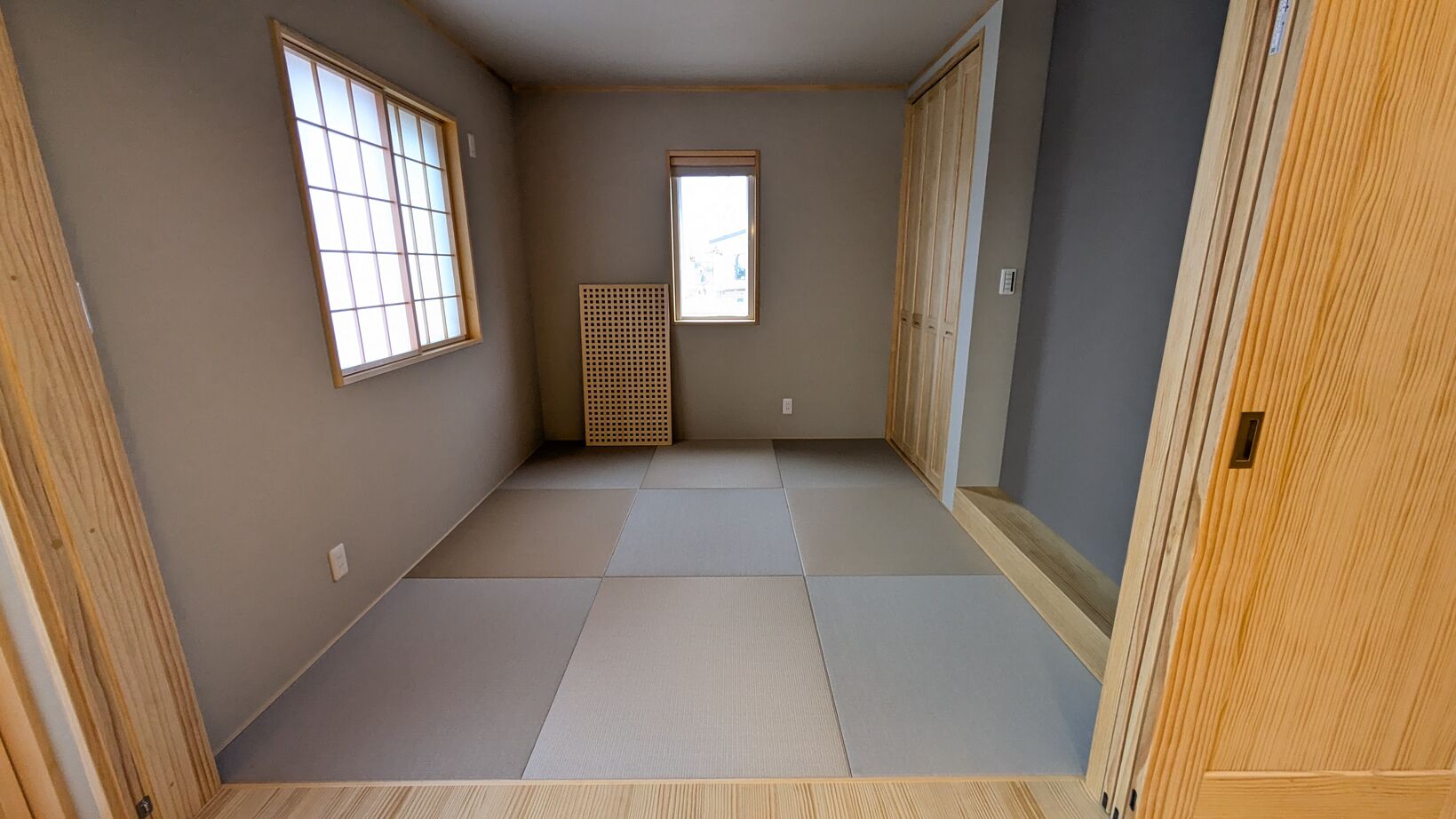 【置賜エリア】羽山総合建設 【山形県高畠町/ZEH/スキップフロア】無垢材の香りに包まれながら、趣味を楽しめる住まいの建築実例画像4