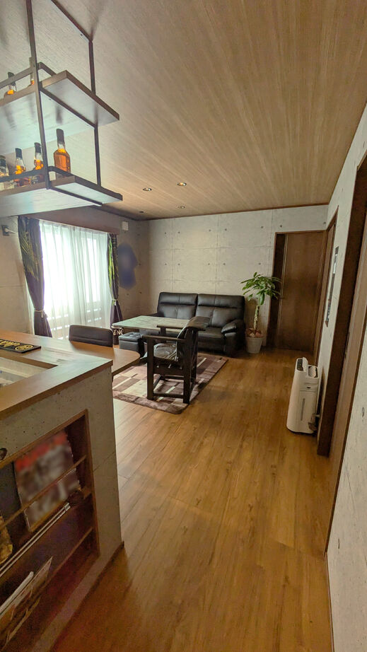 【置賜エリア】羽山総合建設 アメリカンヴィンテージを意識したLDK。カフェバーのようなキッチンがあるこだわりの住まいの建築実例画像7