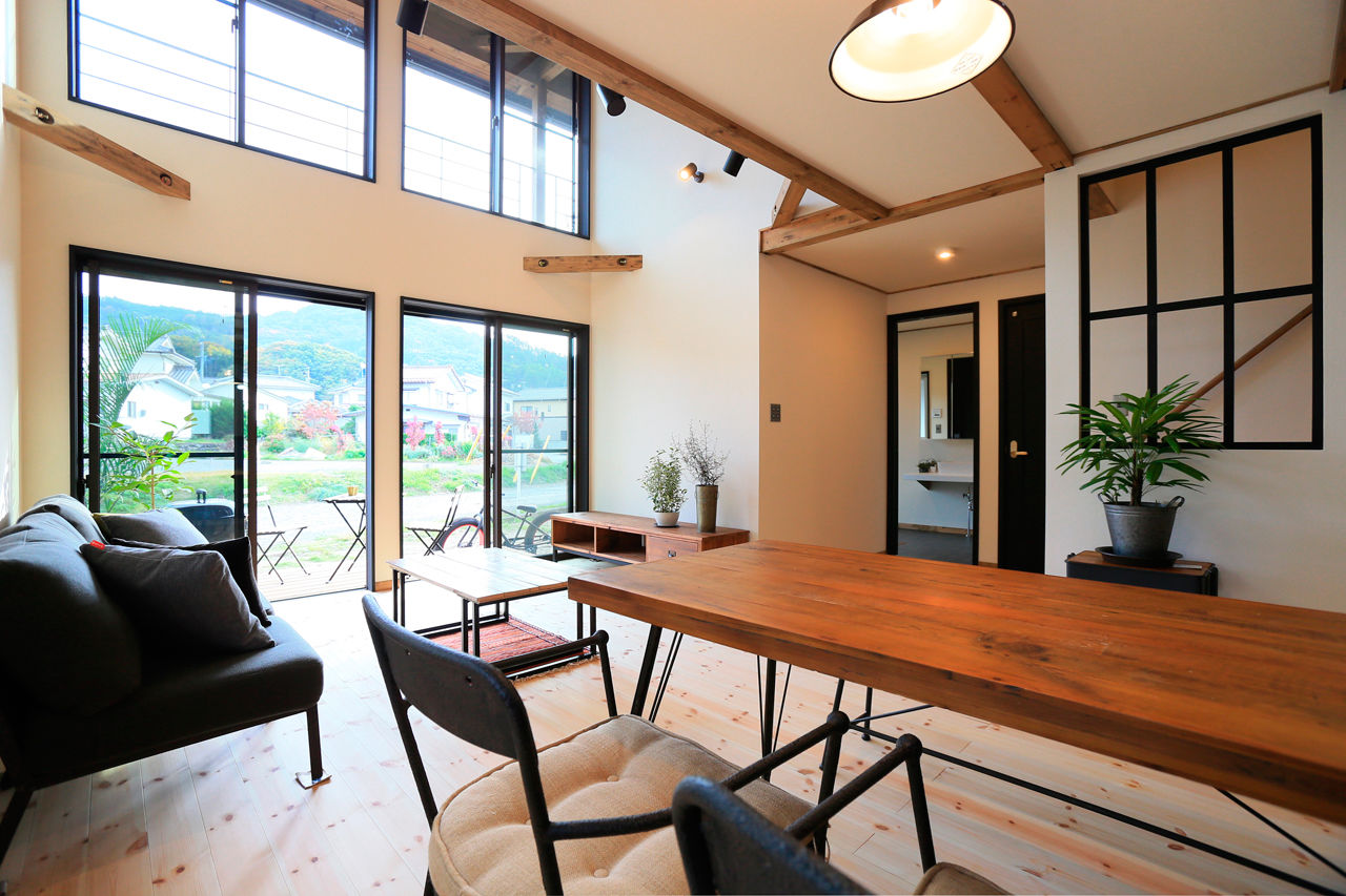 アクロスホーム 【BinO/2000万円台/29坪/間取り有】発想は「平屋×平屋」。大きな窓で自然とつながるアメリカンな２階建ての建築実例画像3