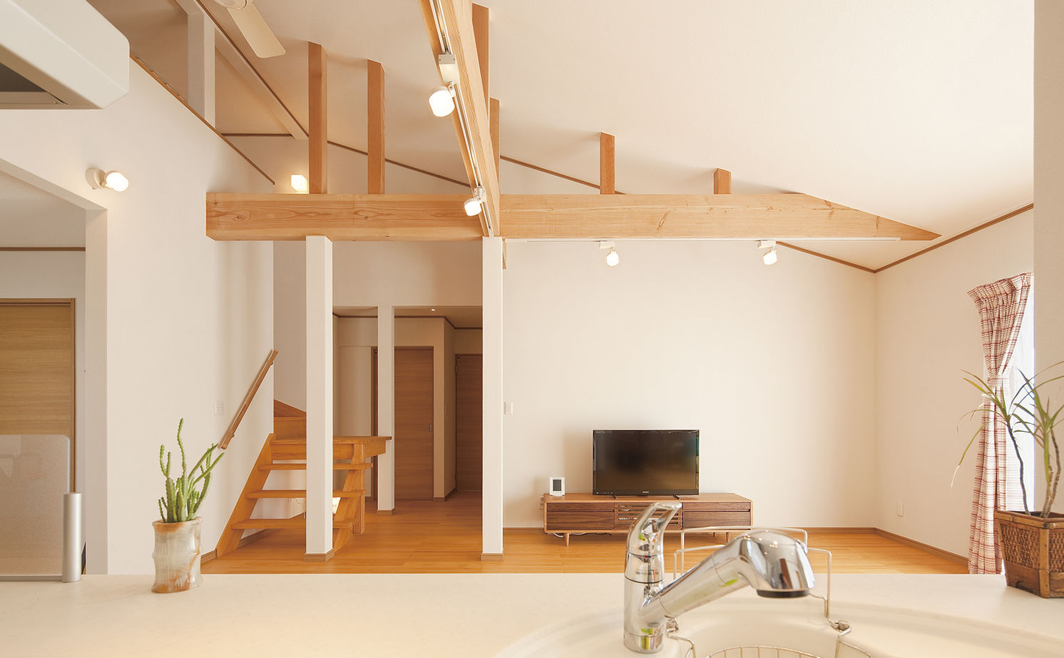 コタエルハウス（山岸工業） 【1000万円台/30坪台/平屋】趣味を大切にする暮らし方。開放的で家事ラクなLDKとバイクガレージがある家の建築実例画像5