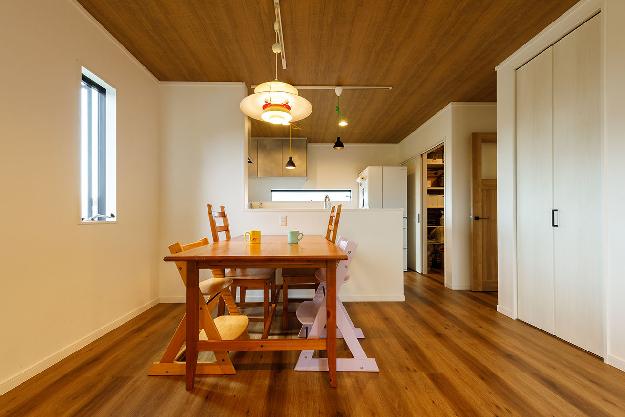 コタエルハウス（山岸工業） 【2000万円台/30坪台/間取り図/平屋】20畳の広々リビングでゆったり過ごす。お家グランピングのような毎日の建築実例画像4