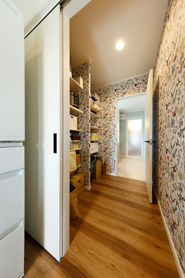 コタエルハウス（山岸工業） 【2000万円台/30坪台/間取り図/平屋】20畳の広々リビングでゆったり過ごす。お家グランピングのような毎日の建築実例画像6