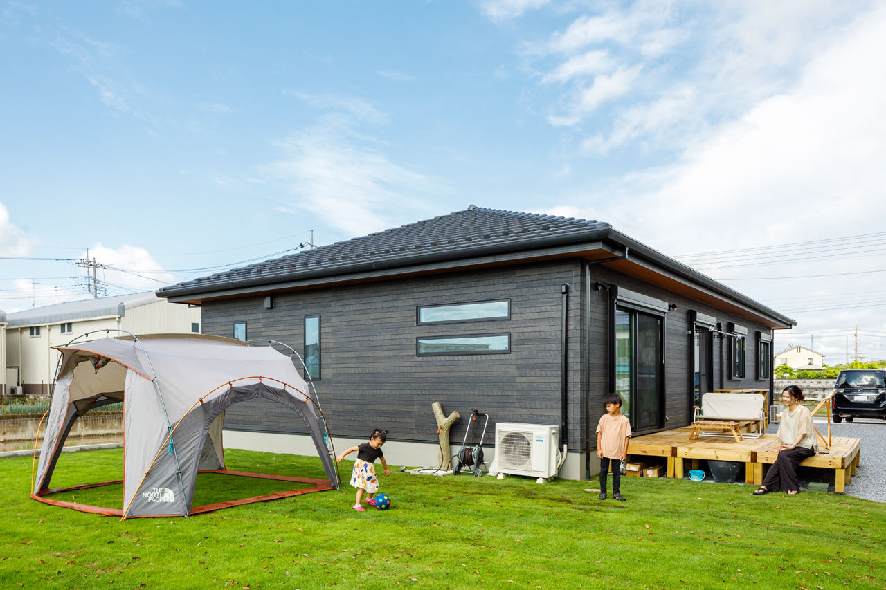 コタエルハウス（山岸工業） 【2000万円台/30坪台/間取り図/平屋】20畳の広々リビングでゆったり過ごす。お家グランピングのような毎日の建築実例画像9