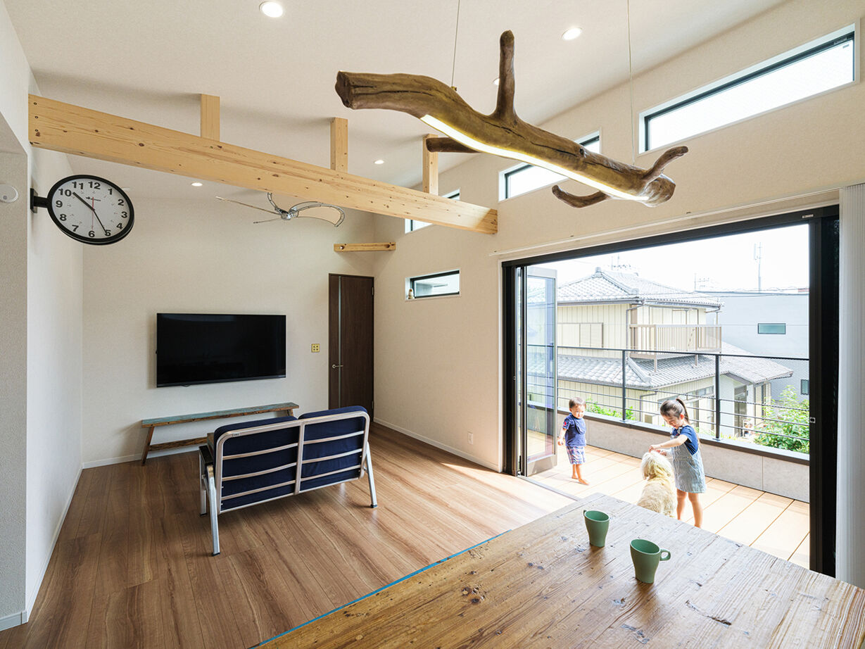 コタエルハウス（山岸工業） 【40坪台/間取図/2階リビング/回遊動線】プライバシーと開放感を両立！リビングを中心に家族の絆が深まる家の建築実例画像2