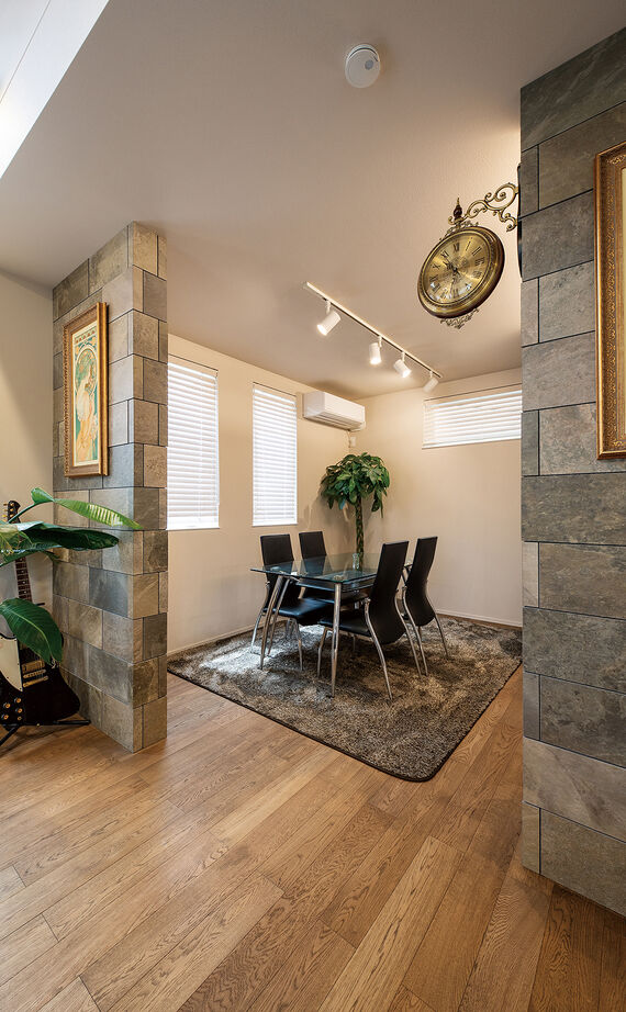 YAZAWALUMBER｜狭小特化 【敷地20坪/3階建て/ビルトインガレージ/3000万円台】狭小キューブハウスでハイスペックな家を実現！の建築実例画像3