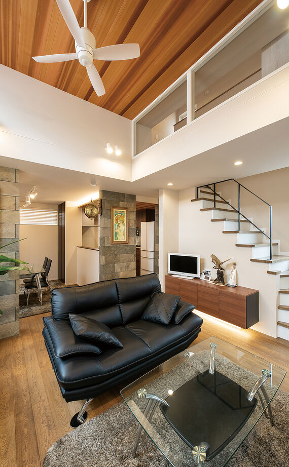 YAZAWALUMBER｜狭小特化 【敷地20坪/3階建て/ビルトインガレージ/3000万円台】狭小キューブハウスでハイスペックな家を実現！の建築実例画像4