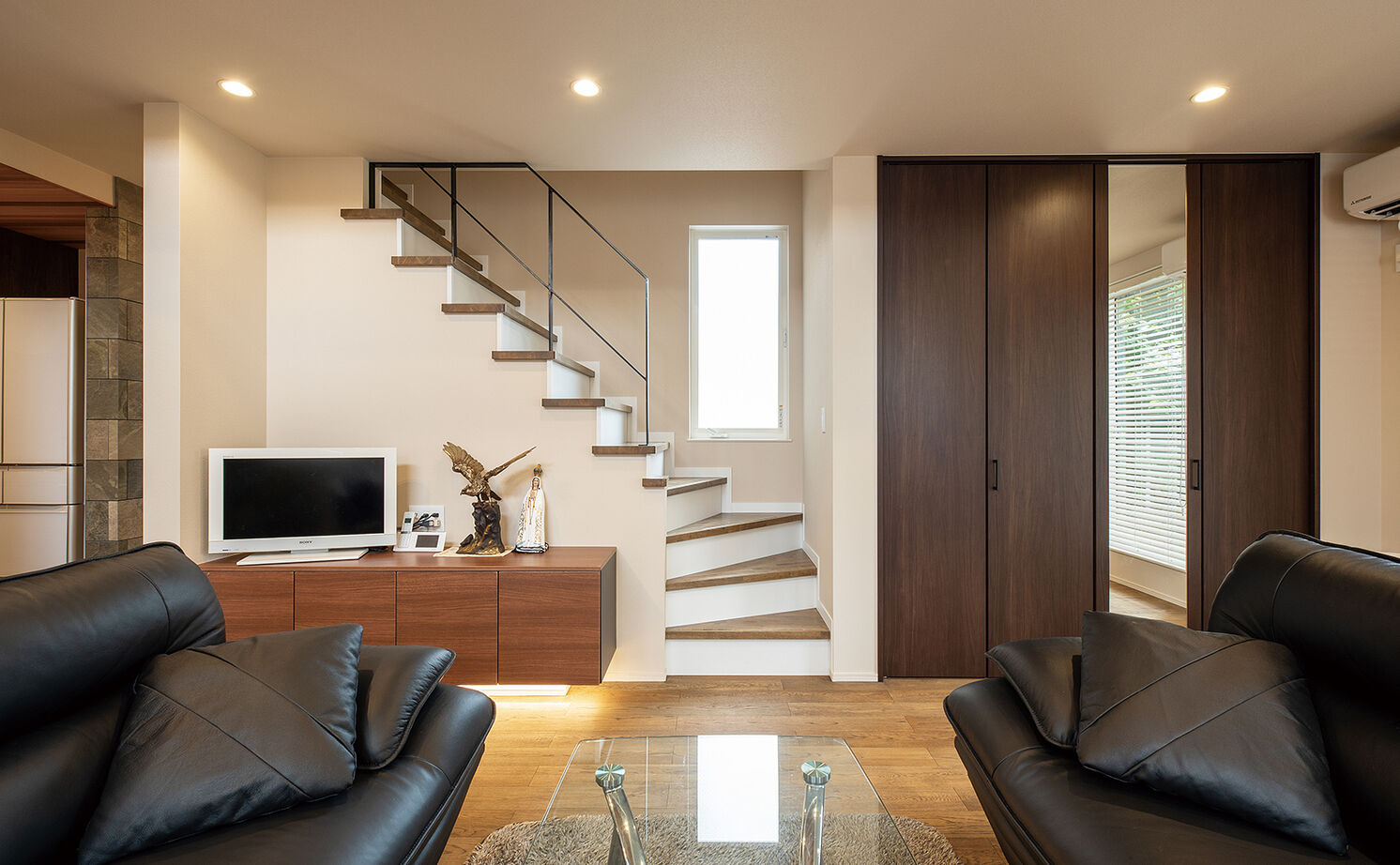 YAZAWALUMBER｜狭小特化 【敷地20坪/3階建て/ビルトインガレージ/3000万円台】狭小キューブハウスでハイスペックな家を実現！の建築実例画像5