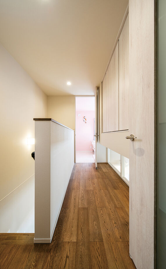 YAZAWALUMBER｜狭小特化 【敷地20坪/3階建て/ビルトインガレージ/3000万円台】狭小キューブハウスでハイスペックな家を実現！の建築実例画像9