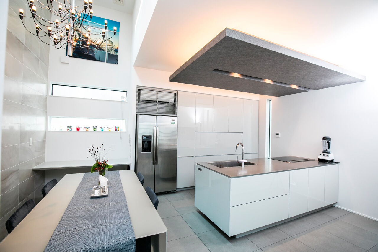 YAZAWALUMBER｜狭小特化 【敷地31坪/3階建て/吹き抜け】上質感あるデザインと光を楽しむ、都心型モダンハウスの建築実例画像4