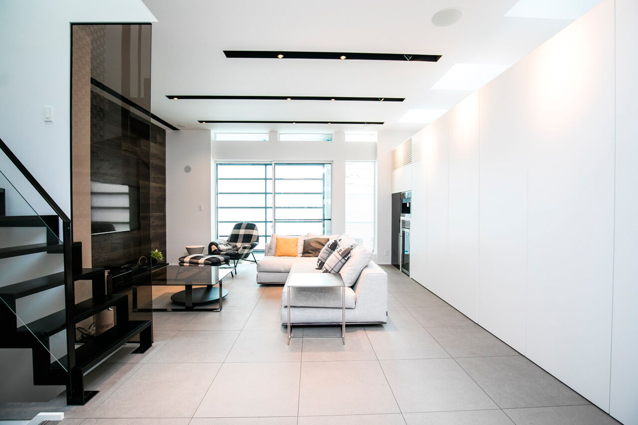 YAZAWALUMBER｜狭小特化 【敷地31坪/3階建て/吹き抜け】上質感あるデザインと光を楽しむ、都心型モダンハウスの建築実例画像5