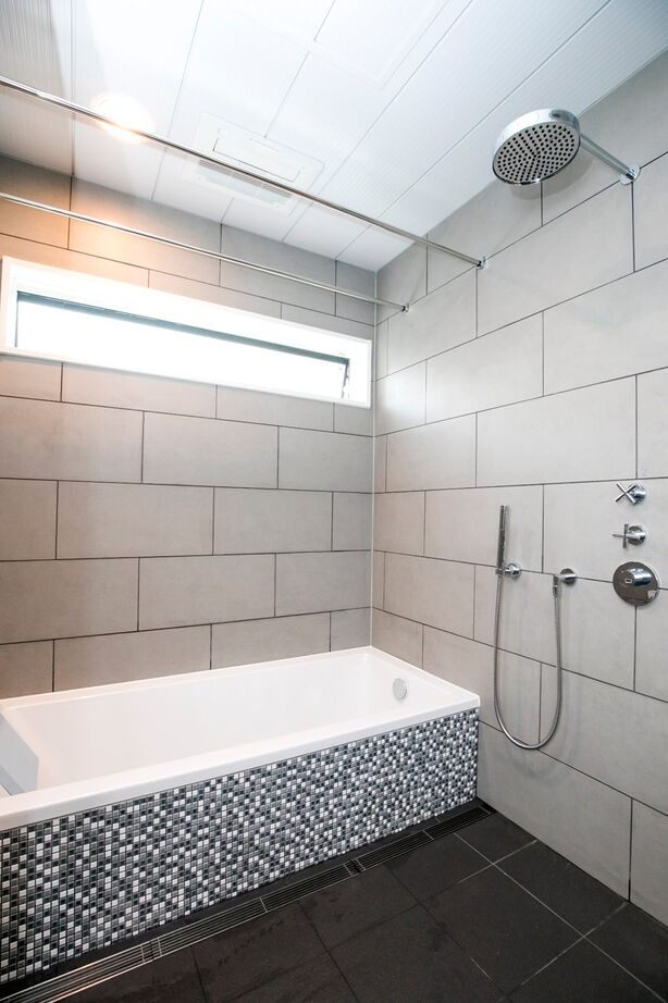 YAZAWALUMBER｜狭小特化 【敷地31坪/3階建て/吹き抜け】上質感あるデザインと光を楽しむ、都心型モダンハウスの建築実例画像10