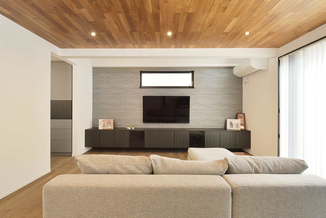 YAZAWALUMBER｜狭小特化 【敷地25坪/3階建て/ビルトインガレージ/3000万円台】2階リビングには吹き抜けもある狭小住宅の建築実例画像3