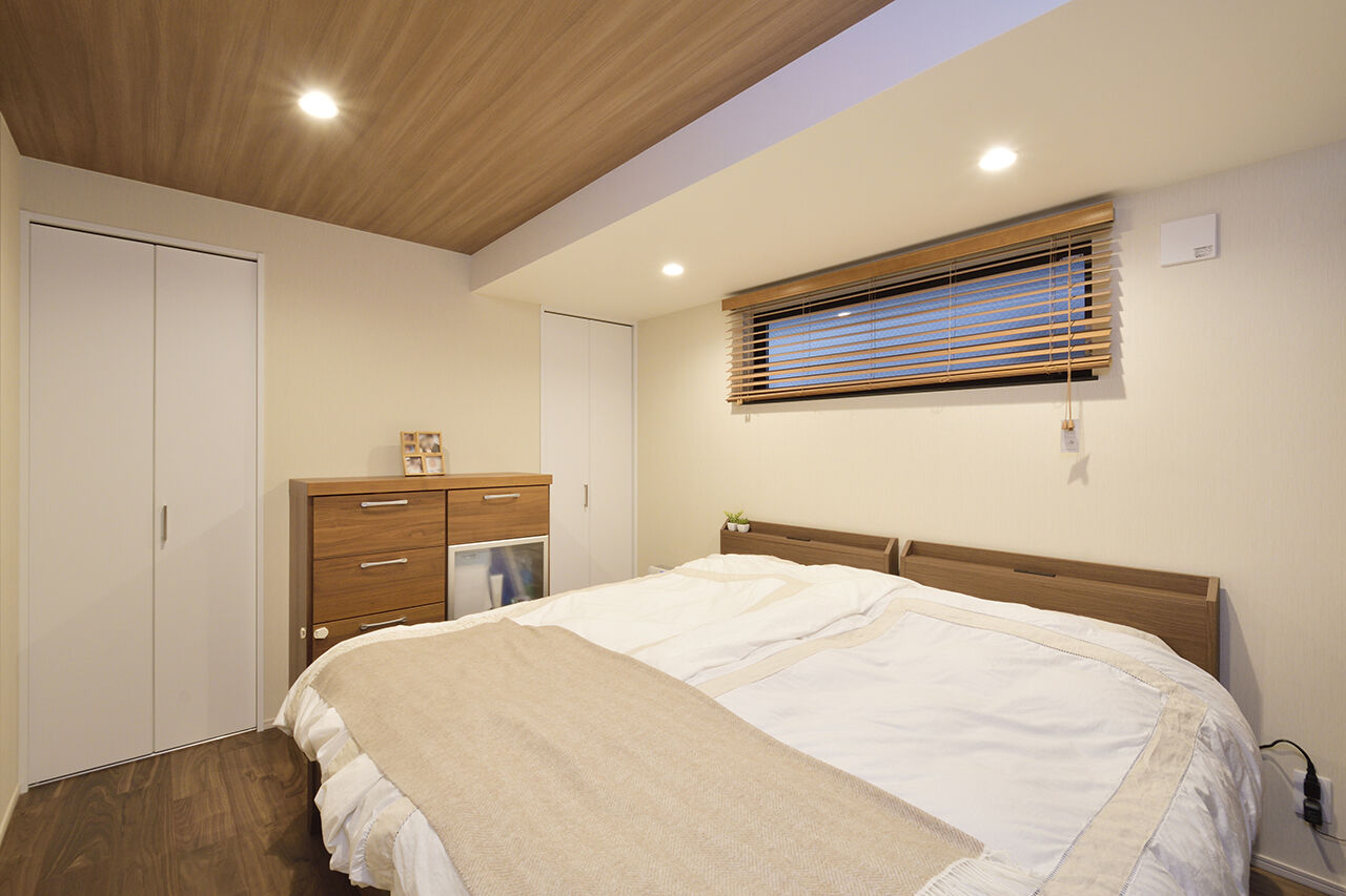 YAZAWALUMBER｜狭小特化 【敷地25坪/3階建て/ビルトインガレージ/3000万円台】2階リビングには吹き抜けもある狭小住宅の建築実例画像5