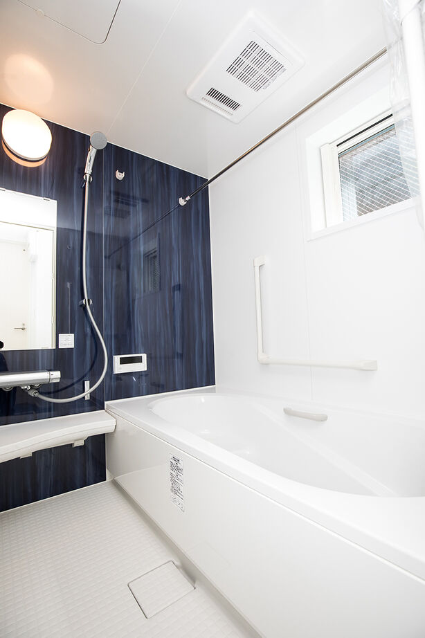 YAZAWALUMBER｜狭小特化 【敷地21坪/3階建て/2000万円台】格子が和を感じさせる、木目調×石調の素材感が素敵なモダンハウスの建築実例画像10