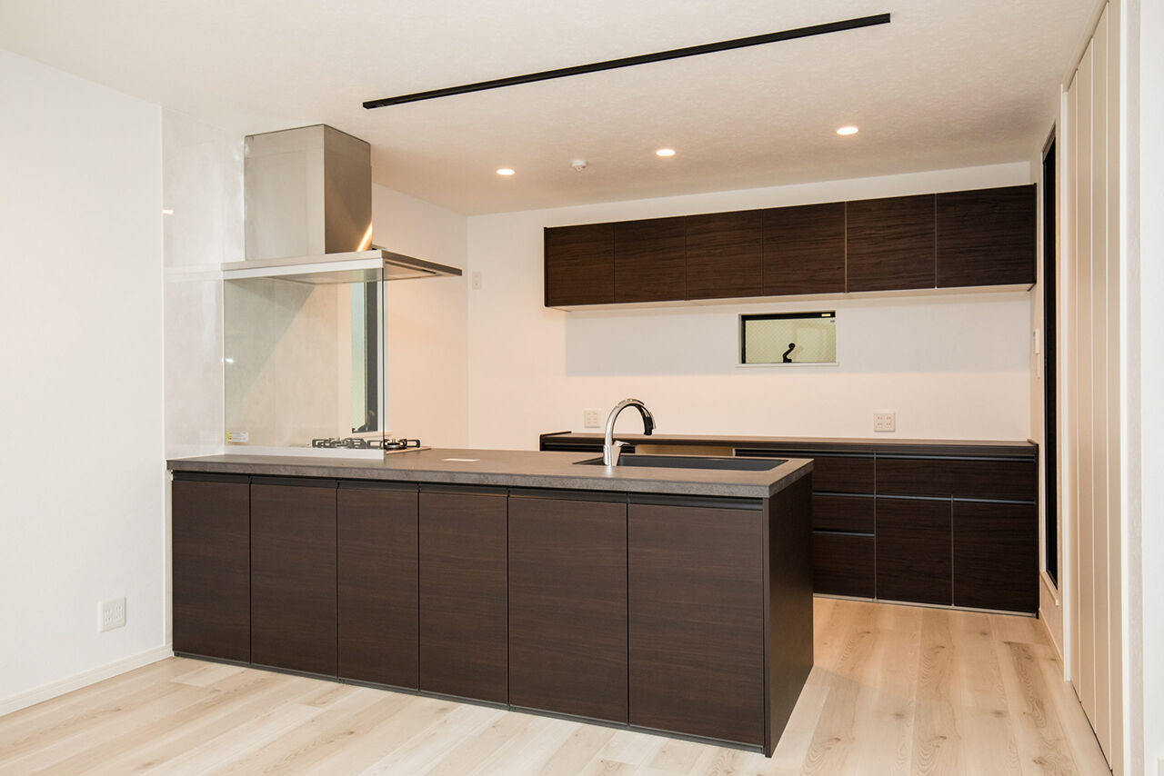 YAZAWALUMBER｜狭小特化 【敷地17坪/3階建て/ビルトインガレージ/2000万円台】狭小地にガレージも確保した、和室のある家の建築実例画像3