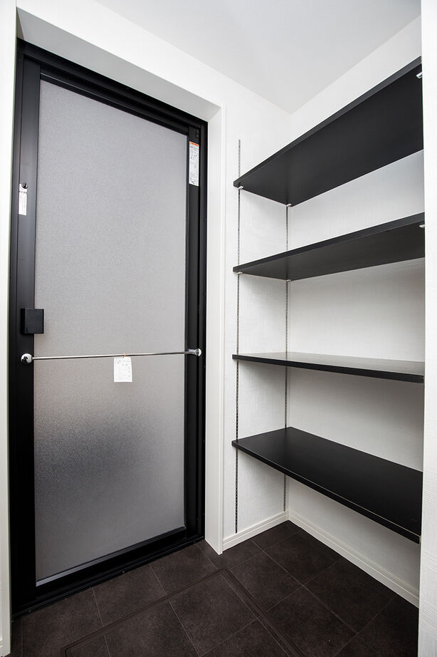 YAZAWALUMBER｜狭小特化 【敷地17坪/3階建て/ビルトインガレージ/2000万円台】狭小地にガレージも確保した、和室のある家の建築実例画像9