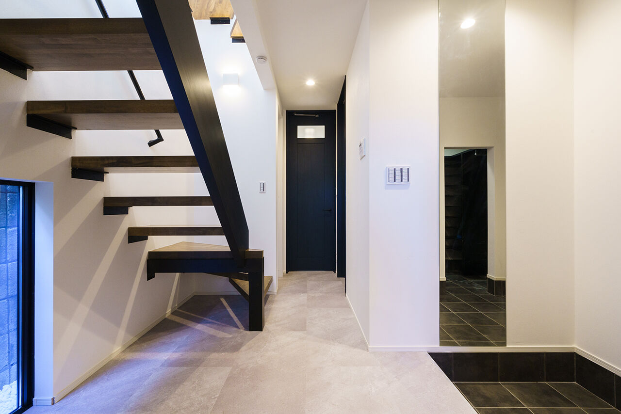 YAZAWALUMBER｜狭小特化 【敷地22坪/3階建て/2000万円台】2階リビングとひと続きのバルコニーが自慢！狭小空間を活用した家の建築実例画像3