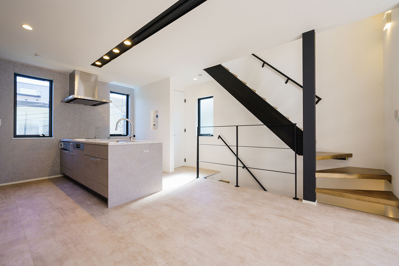 YAZAWALUMBER｜狭小特化 【敷地22坪/3階建て/2000万円台】2階リビングとひと続きのバルコニーが自慢！狭小空間を活用した家の建築実例画像8