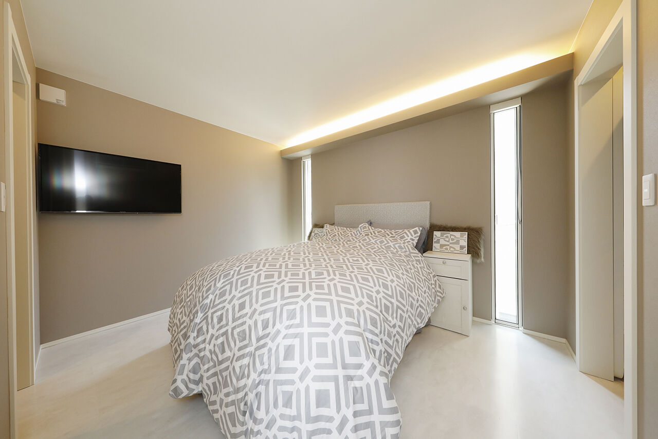 YAZAWALUMBER｜狭小特化 【敷地30坪/屋上ジェットバス/3階建て/ビルトインガレージ】屋上から海を望める高級リゾートハウスの建築実例画像7