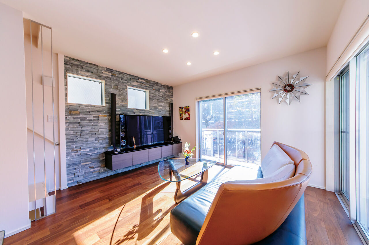 YAZAWALUMBER｜狭小特化 【敷地18坪/3階建て/ガレージ/3000万円台】狭小地でも門型フレームで車2台分のガレージを実現！の建築実例画像4