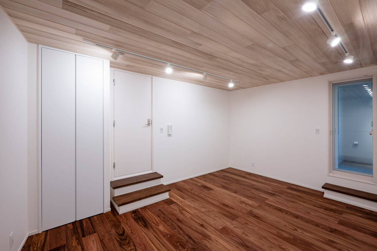 YAZAWALUMBER｜狭小特化 【敷地28坪/変形地/3000万円台】狭小の土地を活かす設計の工夫必見！白を基調とした心地よい住まいの建築実例画像6