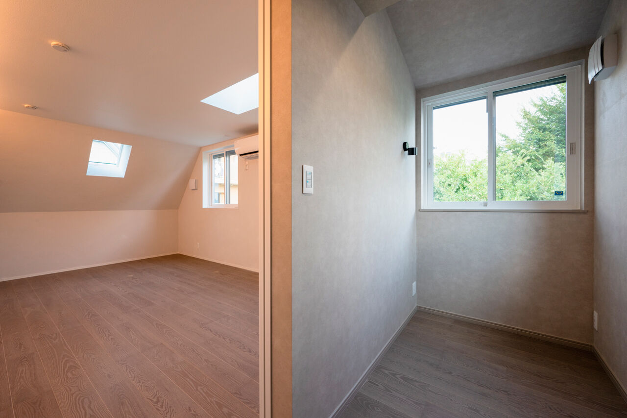 YAZAWALUMBER｜狭小特化 【敷地28坪/変形地/3000万円台】狭小の土地を活かす設計の工夫必見！白を基調とした心地よい住まいの建築実例画像8