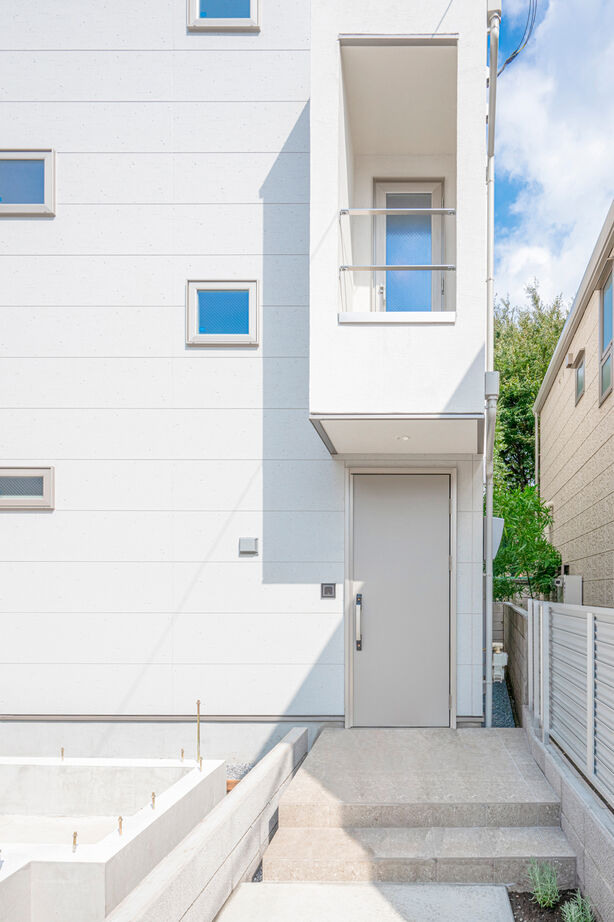 YAZAWALUMBER｜狭小特化 【敷地28坪/変形地/3000万円台】狭小の土地を活かす設計の工夫必見！白を基調とした心地よい住まいの建築実例画像10