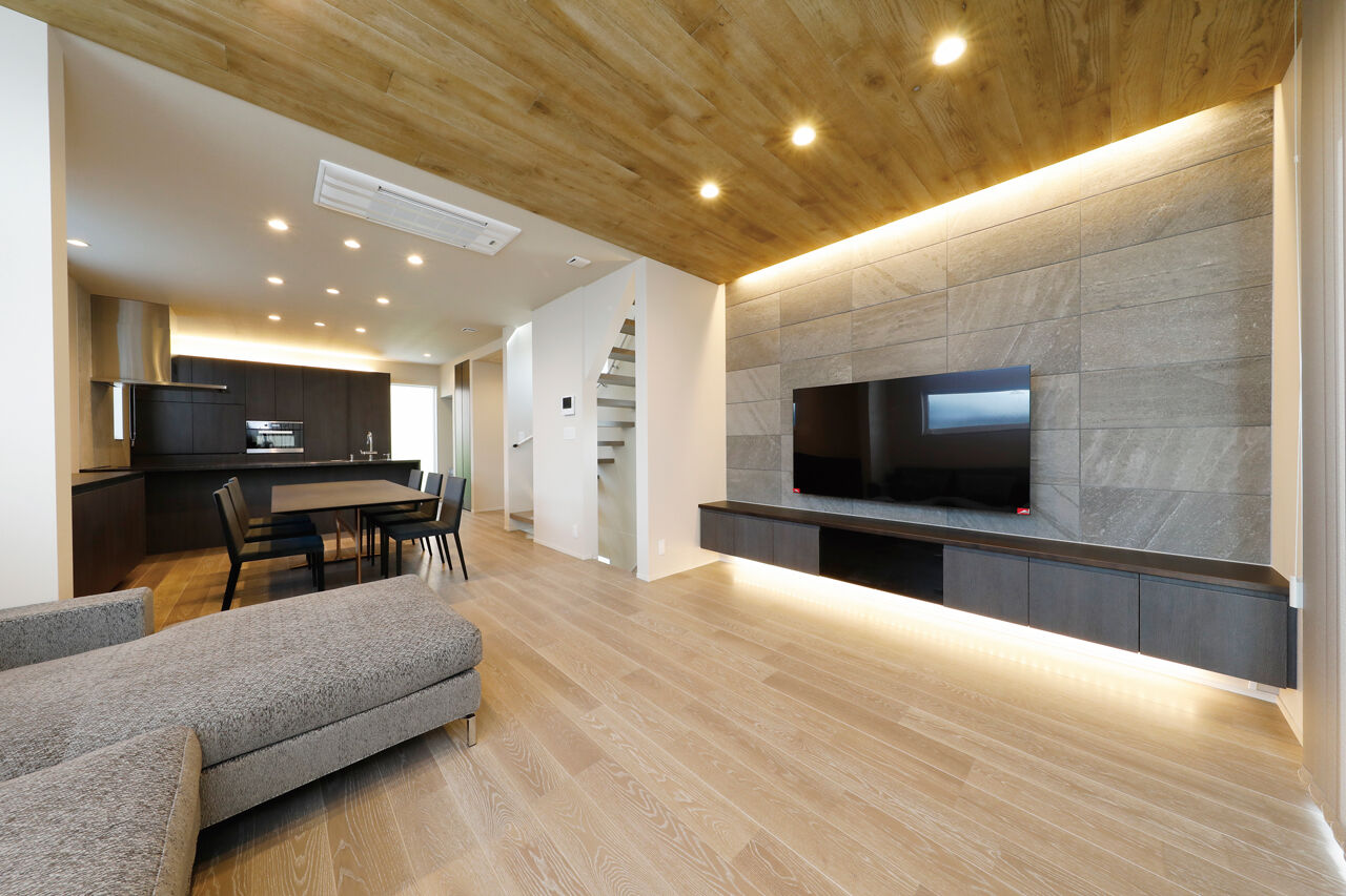 YAZAWALUMBER｜狭小特化 【敷地25坪/RCガレージ/屋上テラス/スケルトン階段】道路との高低差を活かした、"設計力"が光る家の建築実例画像2