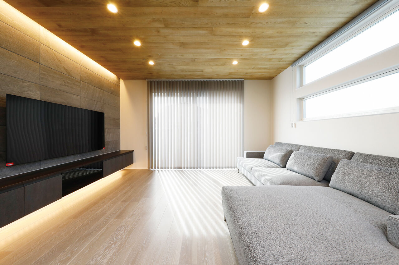 YAZAWALUMBER｜狭小特化 【敷地25坪/RCガレージ/屋上テラス/スケルトン階段】道路との高低差を活かした、"設計力"が光る家の建築実例画像5