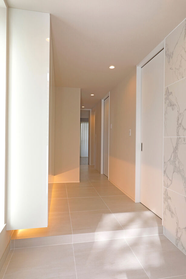 YAZAWALUMBER｜狭小特化 【敷地25坪/RCガレージ/屋上テラス/スケルトン階段】道路との高低差を活かした、"設計力"が光る家の建築実例画像7