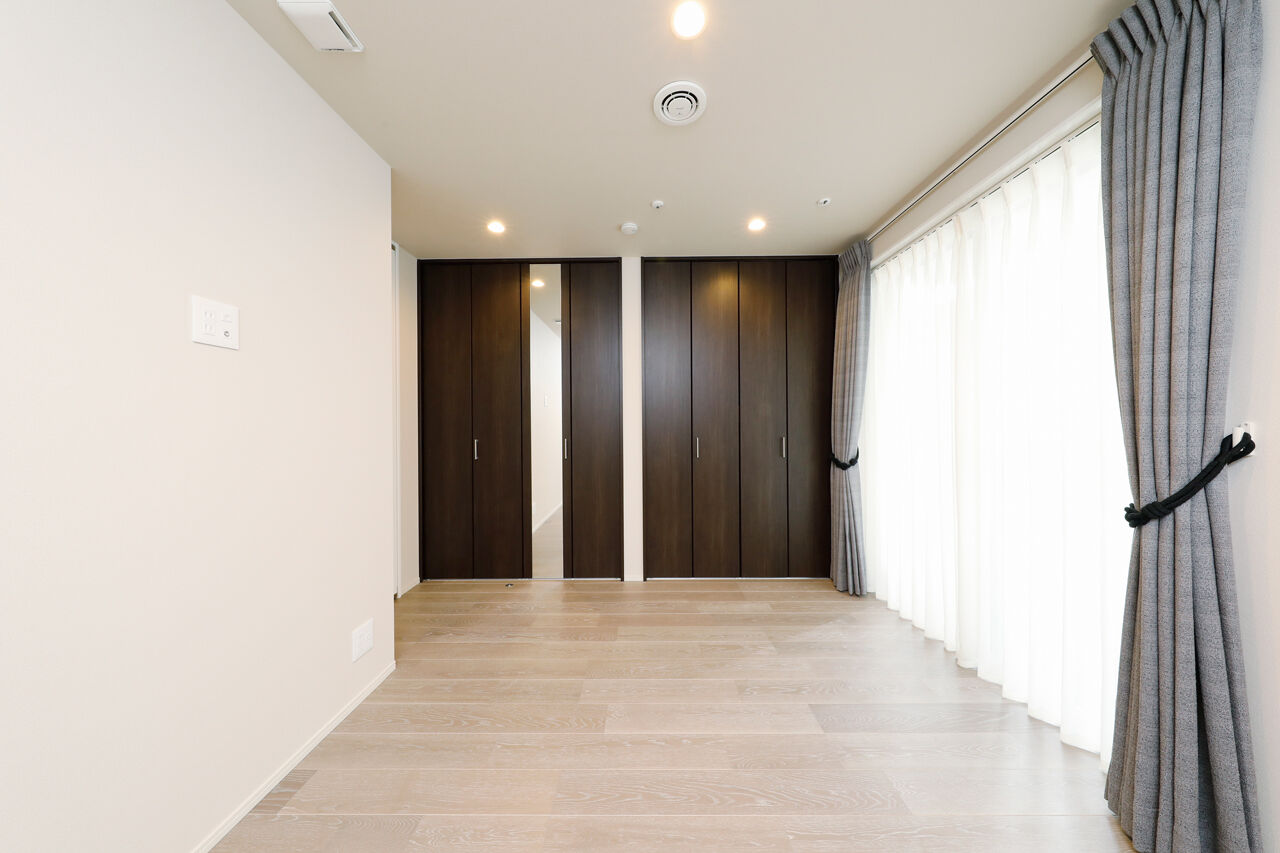 YAZAWALUMBER｜狭小特化 【敷地25坪/RCガレージ/屋上テラス/スケルトン階段】道路との高低差を活かした、"設計力"が光る家の建築実例画像10