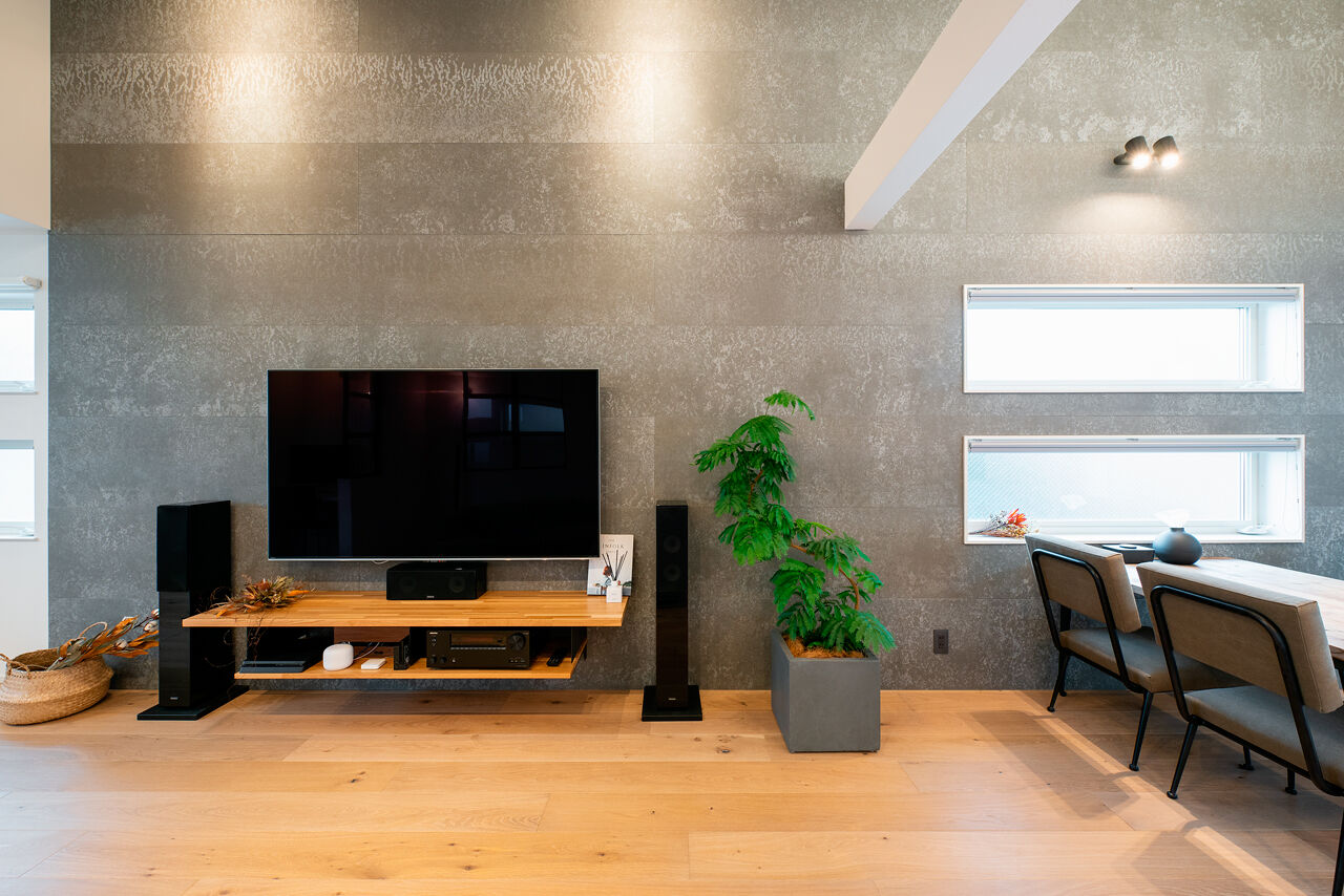 YAZAWALUMBER｜狭小特化 【敷地27坪/狭小/2000万円台】ナチュラルな住空間にブラックの差し色をプラスしたモノトーンハウスの建築実例画像4