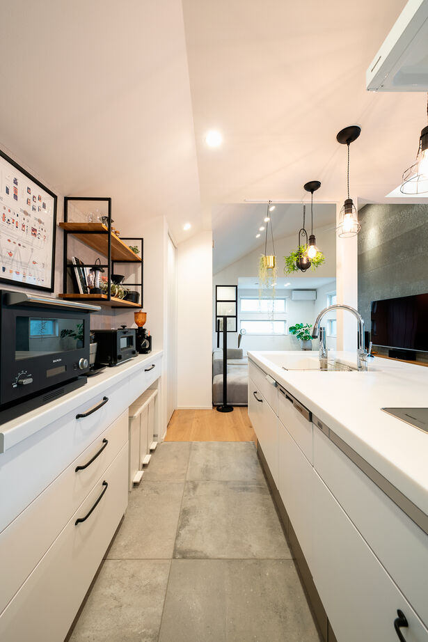 YAZAWALUMBER｜狭小特化 【敷地27坪/狭小/2000万円台】ナチュラルな住空間にブラックの差し色をプラスしたモノトーンハウスの建築実例画像5