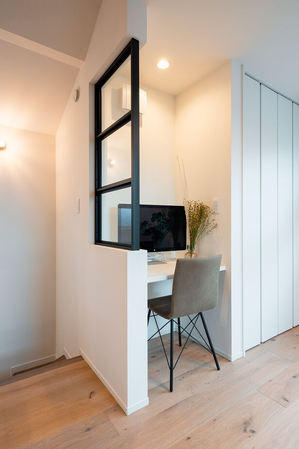 YAZAWALUMBER｜狭小特化 【敷地27坪/狭小/2000万円台】ナチュラルな住空間にブラックの差し色をプラスしたモノトーンハウスの建築実例画像6