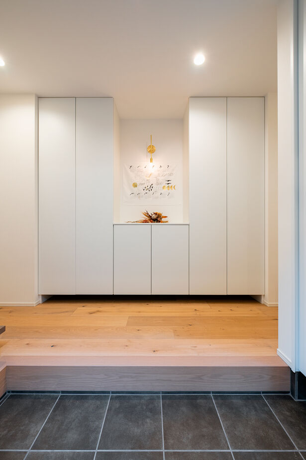 YAZAWALUMBER｜狭小特化 【敷地27坪/狭小/2000万円台】ナチュラルな住空間にブラックの差し色をプラスしたモノトーンハウスの建築実例画像7