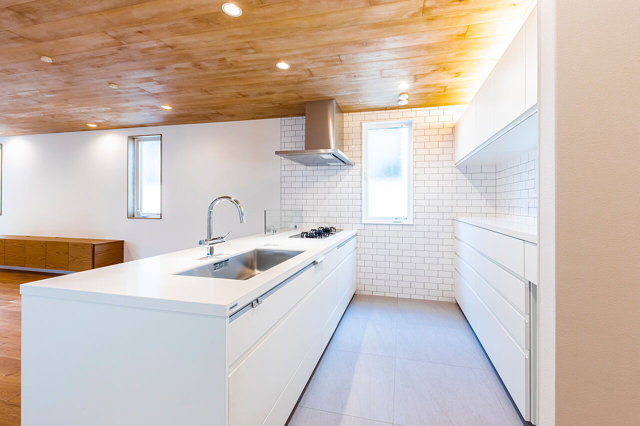 YAZAWALUMBER｜狭小特化 【敷地25坪/3階建て/ガレージ】木の温もりと緑の借景が心地よい。狭小で屋上付きの技術力が光る家の建築実例画像5