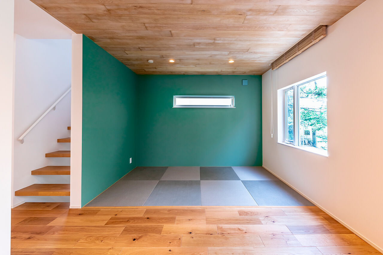 YAZAWALUMBER｜狭小特化 【敷地25坪/3階建て/ガレージ】木の温もりと緑の借景が心地よい。狭小で屋上付きの技術力が光る家の建築実例画像7