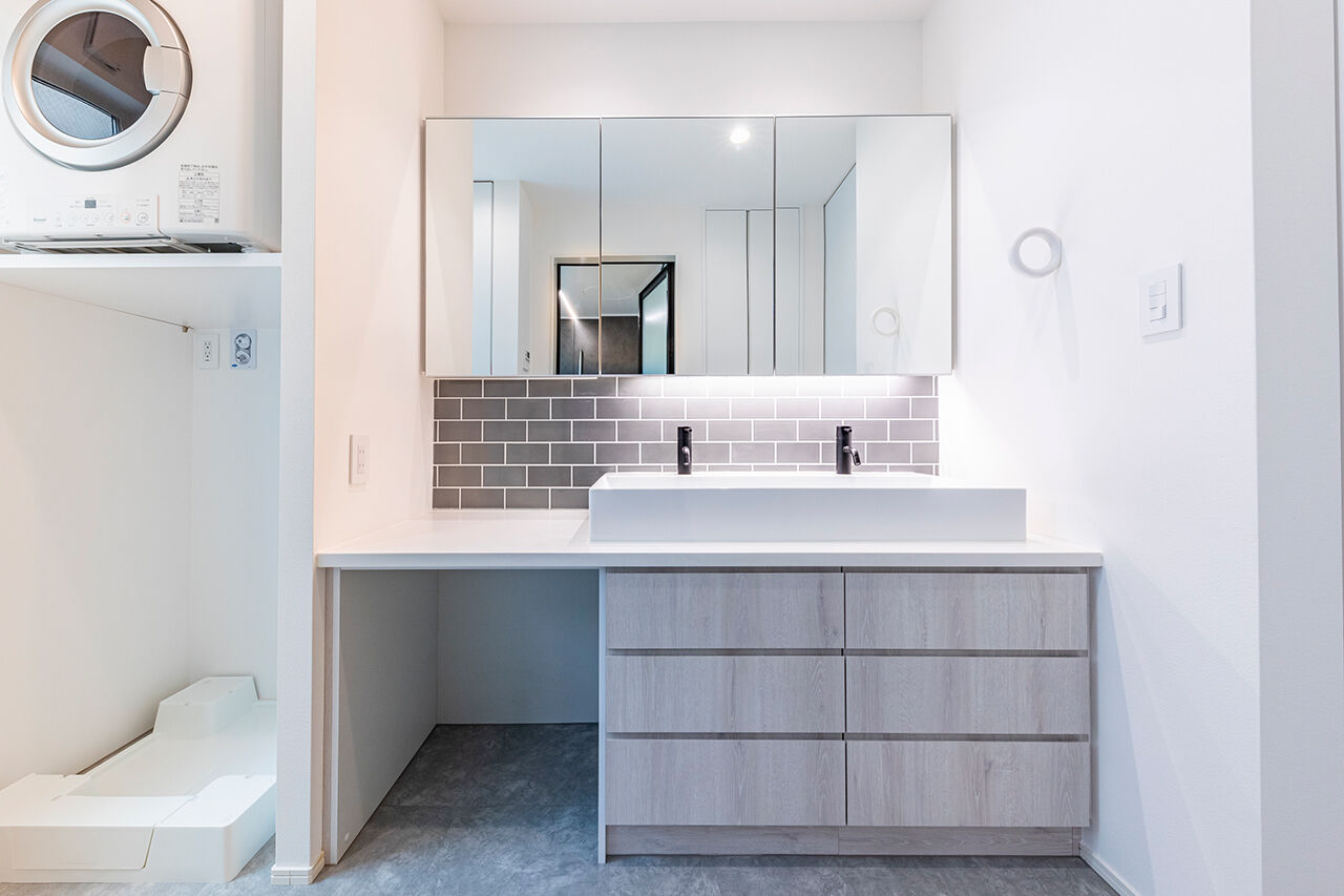 YAZAWALUMBER｜狭小特化 【敷地25坪/3階建て/ガレージ】木の温もりと緑の借景が心地よい。狭小で屋上付きの技術力が光る家の建築実例画像9