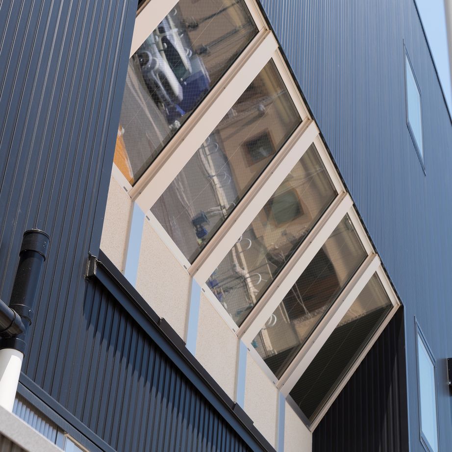 アナタカラ建設 【大阪府/インナーガレージ/50坪台】スタイリッシュ&ヴィンテージな3階建て住宅の実例（間取り図有）の建築実例画像4