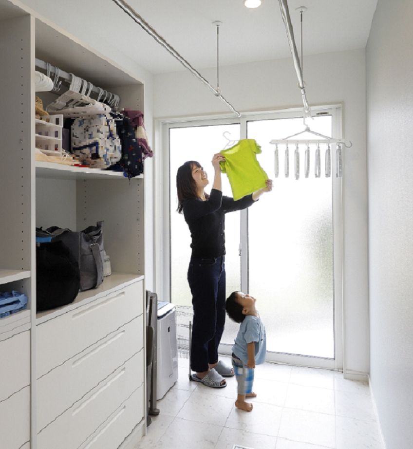 七呂建設 家事がはかどり子育てしやすい、開放的で遊び心のある吹き抜けの家の建築実例画像4