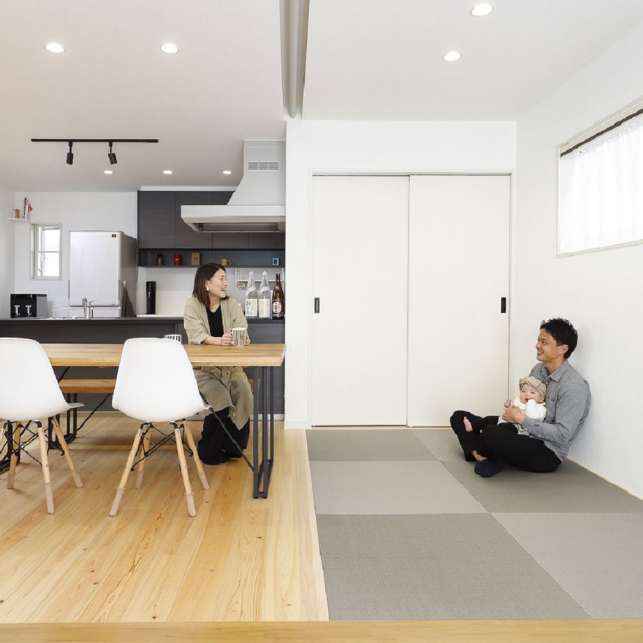 七呂建設 「親子でゴロゴロできる場所が欲しい」段下がり＆吹き抜けでゆったり温かな空間にの建築実例画像4