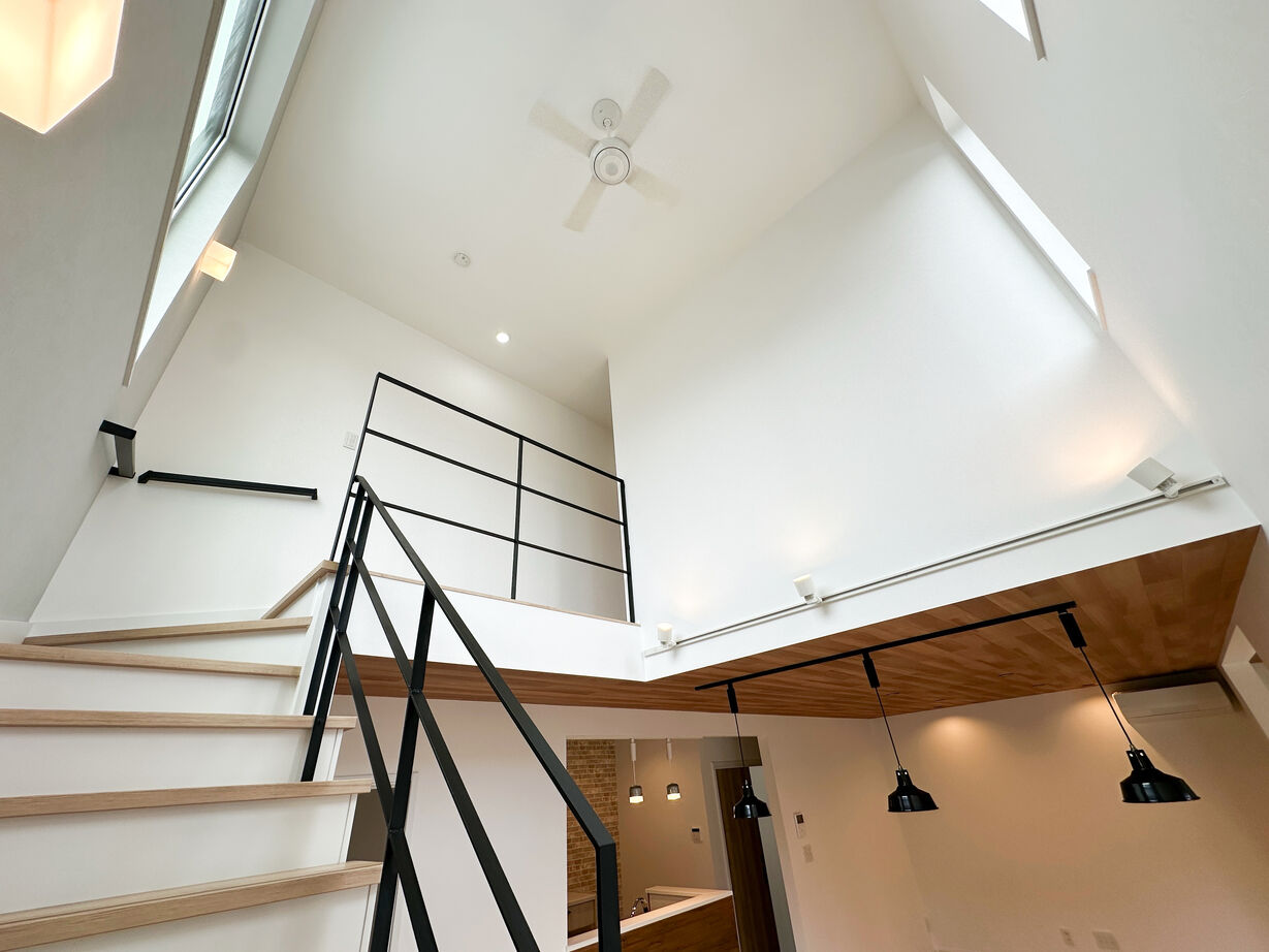 ネクストイノベーション 【山形県/ガス乾燥機付】明るい吹き抜けの開放感が魅力なアメリカンテイストの家の建築実例画像4